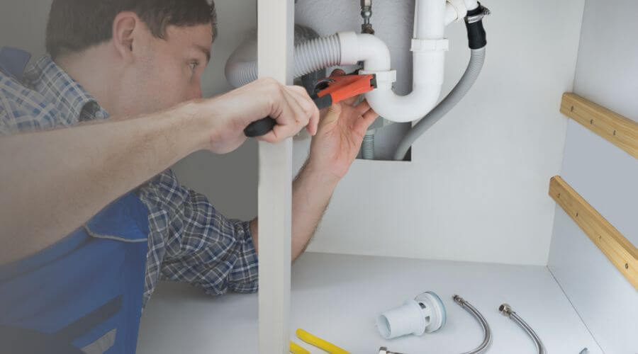Professional same day plumber in Floresville, TX
